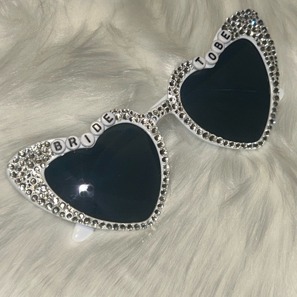 Bride To Be Rhinestone Heart Sunglasses - Picture 3 of 5